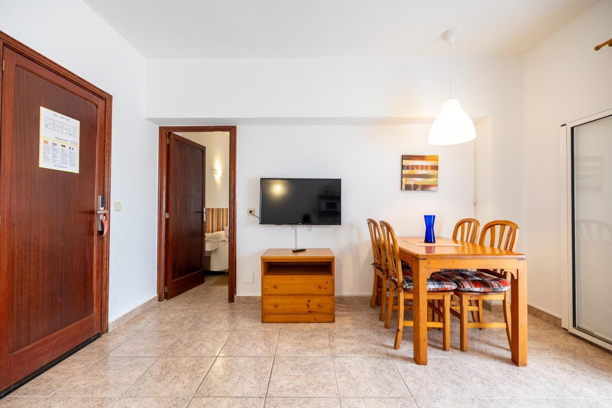 Hostal Doris - Adults Only Colonia de Sant Jordi Oda fotoğraf