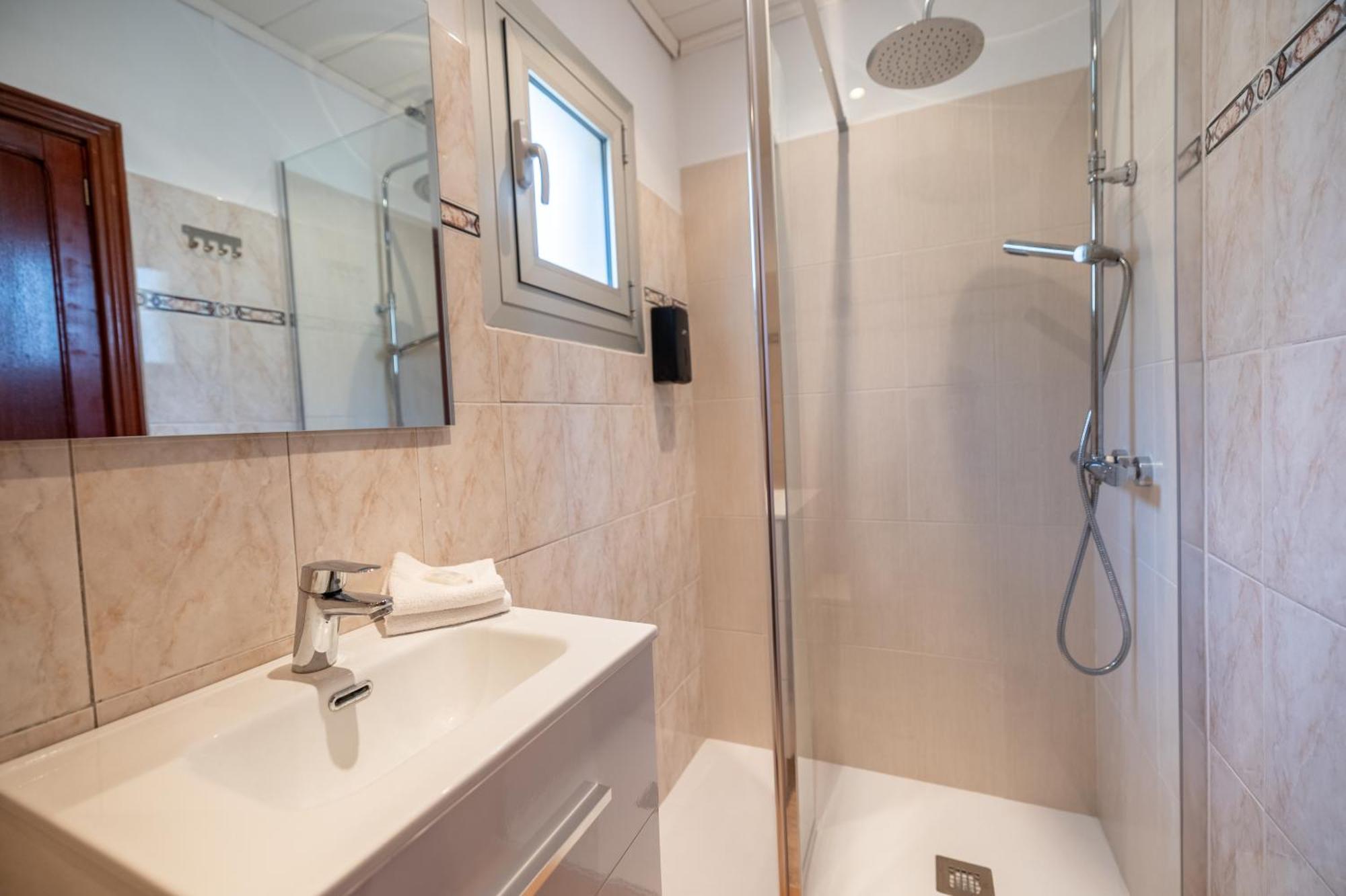 Hostal Doris - Adults Only Colonia de Sant Jordi Oda fotoğraf