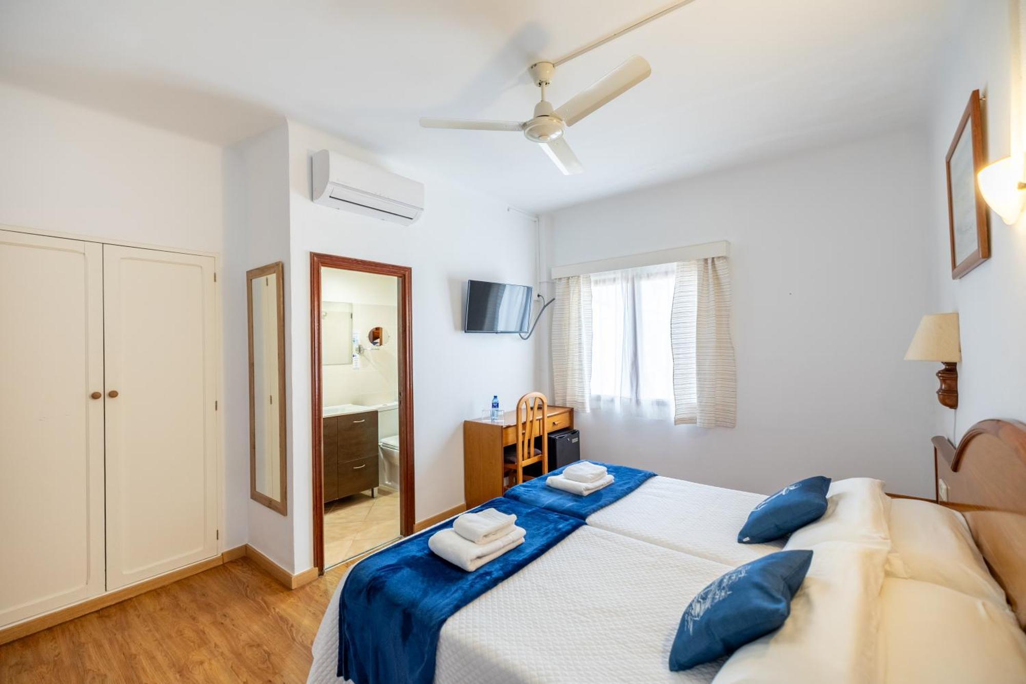Hostal Doris - Adults Only Colonia de Sant Jordi Dış mekan fotoğraf